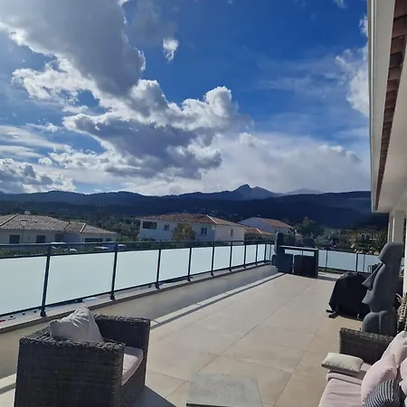 Holiday home Entre Mer, Montagnes, Etangs Et Rivieres *